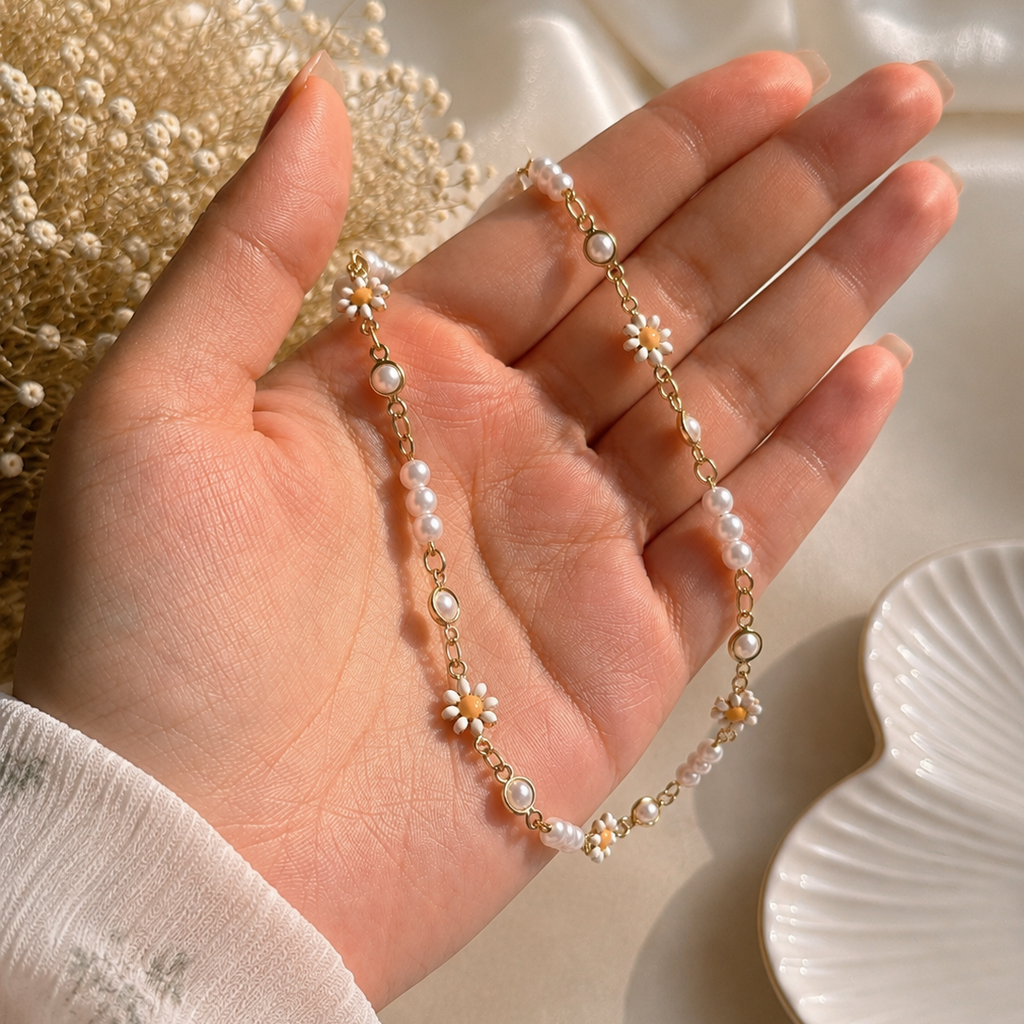 ivory daisy bloom necklace